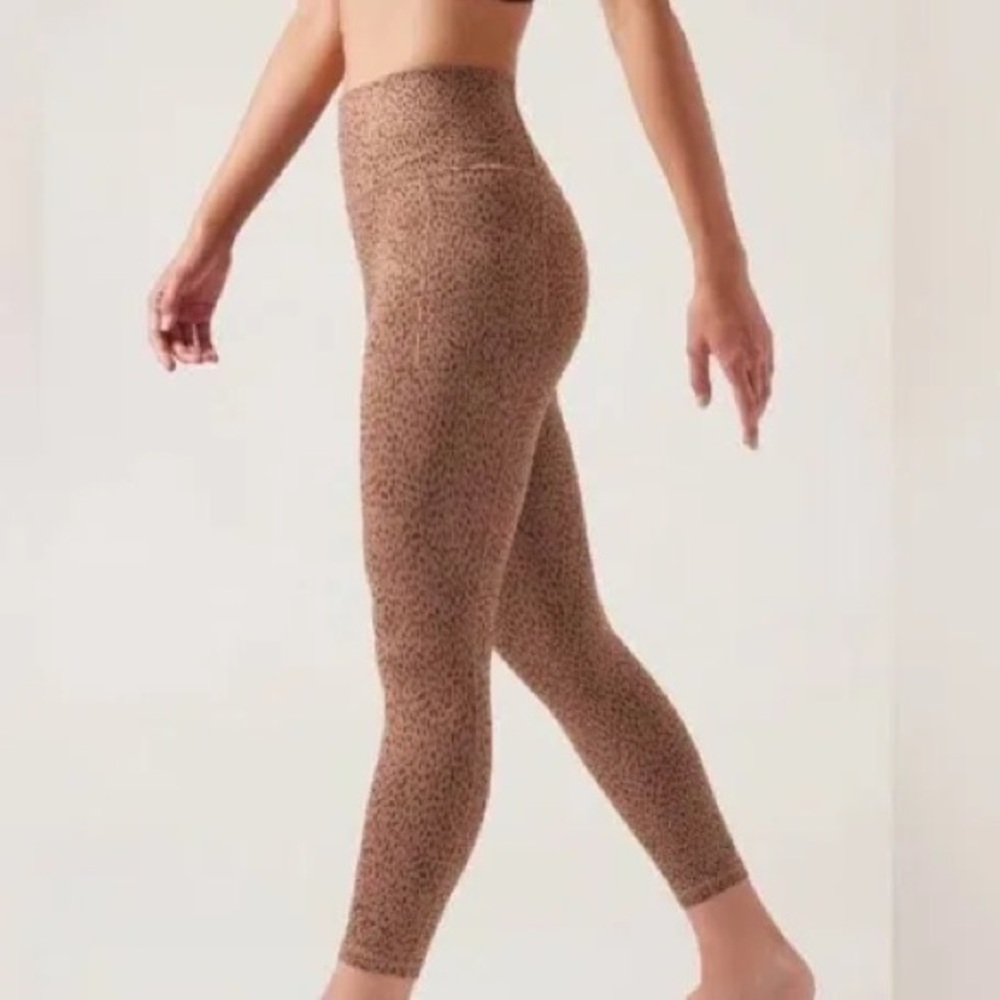 Athleta Salutation Stash Pocket II Printed 7/8 Tights Shanti Animal Beige